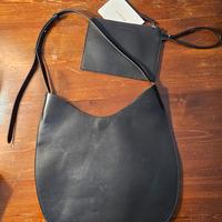 Borsa Aesther Ekme Flat Hobo in pelle nero