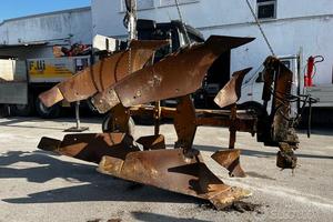 Aratro Bivomere Moro pistone antirbalt. idraulico