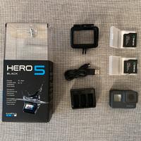 GoPro Hero 5 Black + batterie e accessori