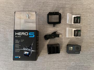 GoPro Hero 5 Black + batterie e accessori