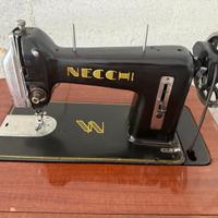 Macchina da cucire Necchi con mobile