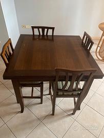 Tavolo e credenza