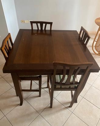 Tavolo e credenza