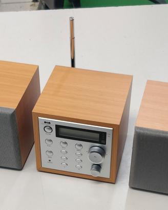 ricevitore radio digitale DAB e FM con casse