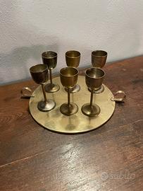 Bicchierini vintage in ottone vintage con vassoio