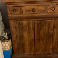 Particolare mobile dei primi del 900 in noce