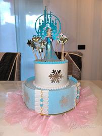 Torta scenografica Frozen fatta a mano 