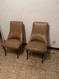 Coppia di poltroncine vintage in ecopelle beige