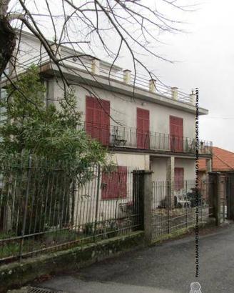 Immobile in asta di 101 m² con 3 locali e box auto