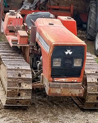 TRATTORE CINGOLATO MASSEY FERGUSON 194 C +Attrezzi