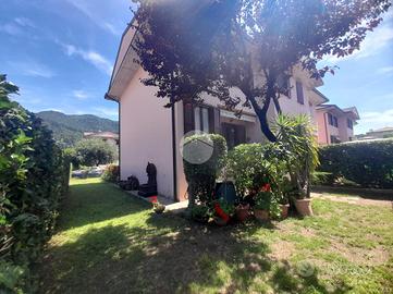 VILLA A SCHIERA A PROVAGLIO D'ISEO