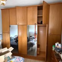 Gratis Armadio grande con specchi