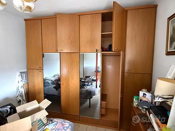 Gratis Armadio grande con specchi