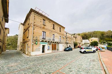 3 LOCALI A BELMONTE CALABRO