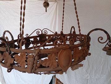 lampadario antico in ferro