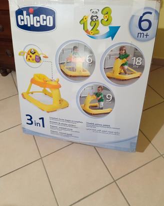 vari oggetti passeggino bici box monopattino 