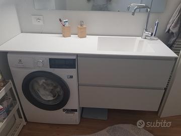 mobile bagno nuovo con rubinetto