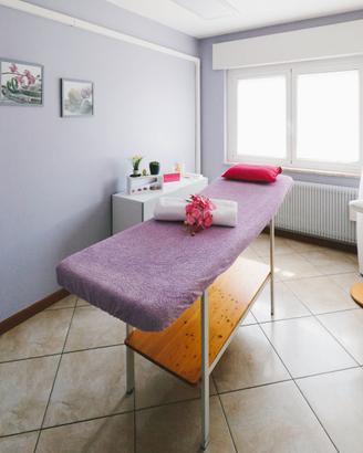 Lettino artigianale con materassino per massaggi