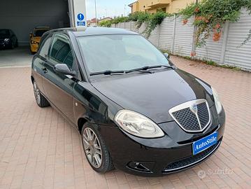 Lancia Ypsilon 1.4 16V Sport MomoDesign