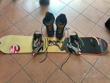 Kit snowboard con scarponi numero 42 (attacchi da 