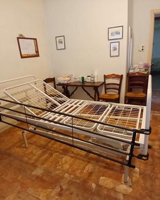 Letto da degenza per anziani con sponde rimovibili