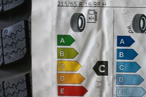 215/65 R16 . 2 gomme nuove invernali 