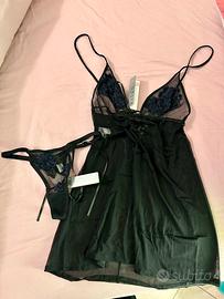 Set di lingerie babydoll e perizoma nero Ritratti