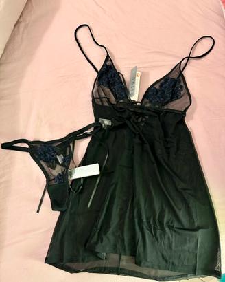 Set di lingerie babydoll e perizoma nero Ritratti
