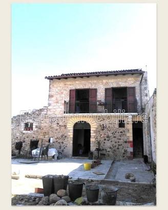 Rustico / Casale di 120 m² con 2 locali e posto au
