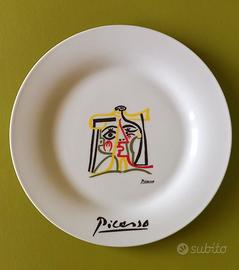 Piatti  "Il bacio" di Pablo Picasso.