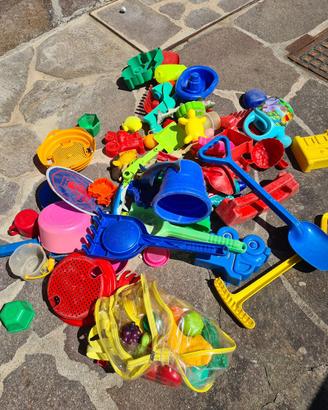 Grande lotto giochi da spiaggia e accessori
