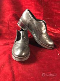 scarpa donna pelle nera suola in gomma carenata