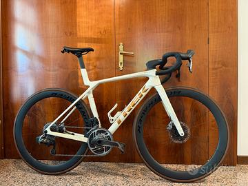 Trek Madone Gen 8 SLR 8 AXS M