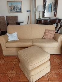 Divano letto giallo senape con pouf abbinato
