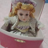 bambolina in semiporcellana