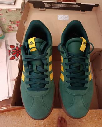 NR 2 scarpe taglia 44 nuove mai usate originali.