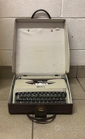 Macchina da scrivere con valigetta amica 54