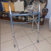 Deambulatore girello