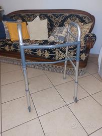 Deambulatore girello