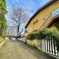 VILLA A SCHIERA A VALENTANO