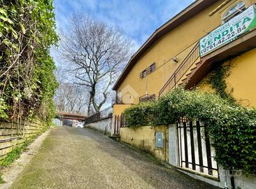 VILLA A SCHIERA A VALENTANO