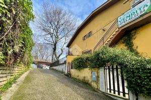 VILLA A SCHIERA A VALENTANO