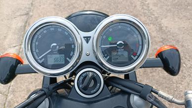 BONNEVILLE T120 BLACK