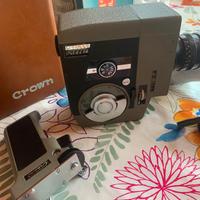 Cinepresa vintage con faro luce