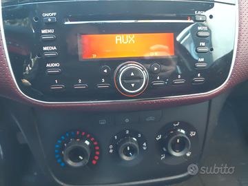 Autoradio originale per Fiat Punto Evo