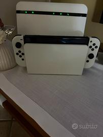 Nintendo Switch - Modello OLED bianca
