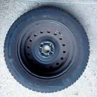 Pneumatici invernali ed estivi con cerchioni