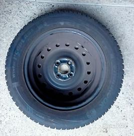 Pneumatici invernali ed estivi con cerchioni