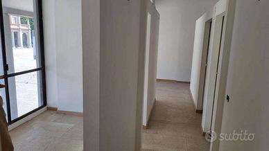 Immobile di 125 m² con più di 5 locali a Reggio Em
