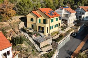 Nuovo trilocale con giardino e box auto